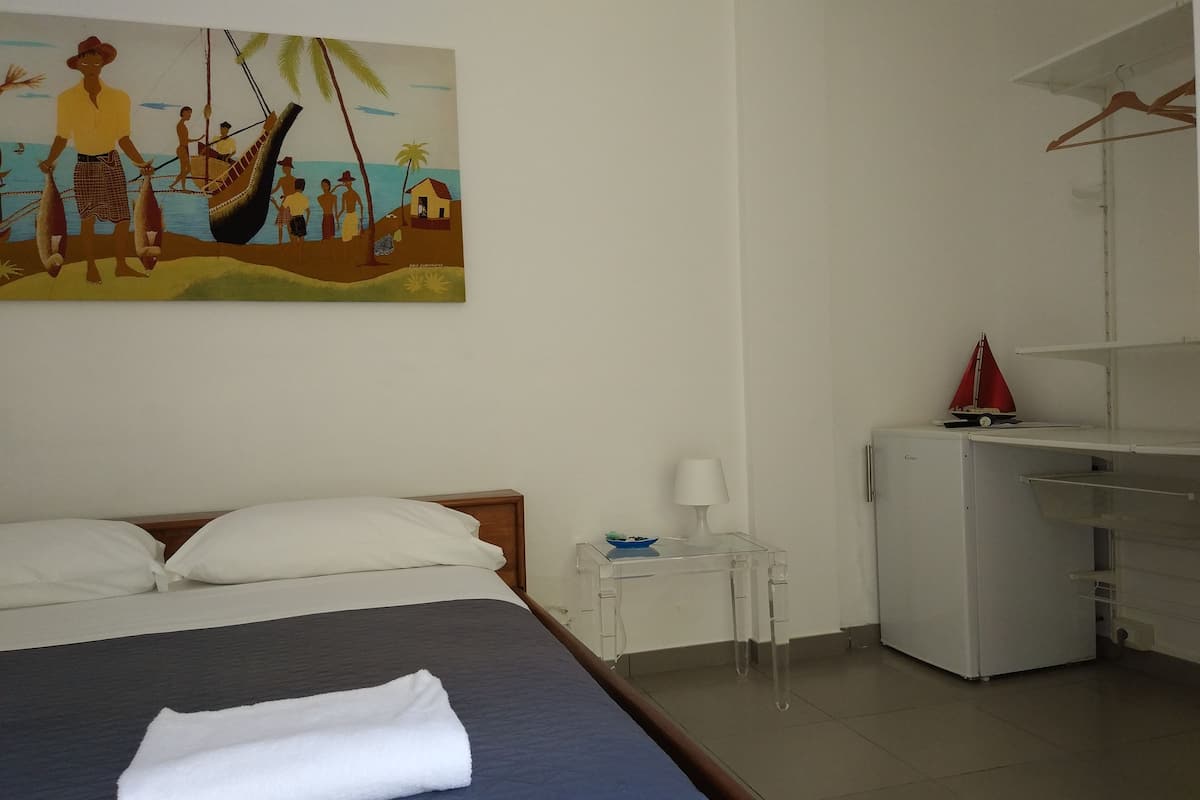 Habitación estándar, baño privado, en el área del jardín | 1 habitación, sábanas de algodón egipcio y ropa de cama de alta calidad