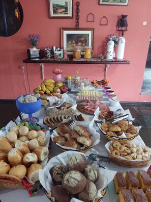 Free daily buffet breakfast