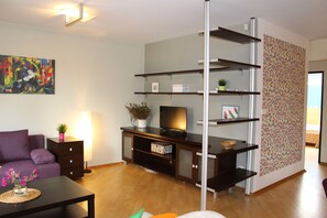 Appartement Supérieur, 1 chambre, balcon, vue ville | Literie de qualité supérieure, bureau, fer et planche à repasser