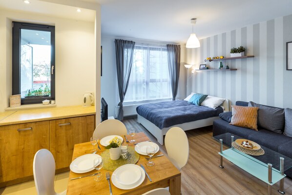 Deluxe Studio Suite (Sandomierska 3 Street) | Living area | Flat-screen TV