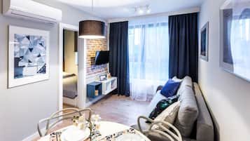 Apartamento, 1 quarto ((Number 1) - Sandomierska 3 Street) | Roupas de cama premium, escrivaninha, ferros/tábuas de passar roupa