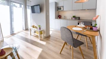 Suíte estúdio luxo (Sandomierska 3 Street) | Roupas de cama premium, escrivaninha, ferros/tábuas de passar roupa