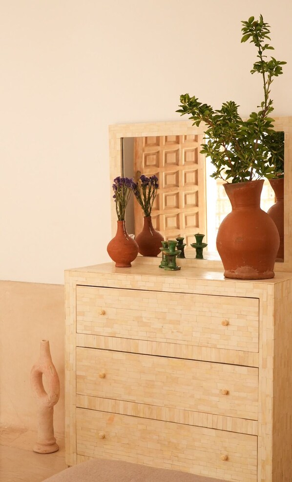 A wooden dresser with three vases and a mirror. - Kahena Lifestyle Concept (Marrakech)