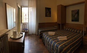 Zimmersafe, schallisolierte Zimmer, Bügeleisen/Bügelbrett