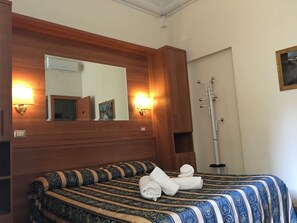 Superior-Doppel- oder -Zweibettzimmer