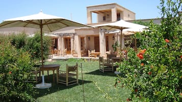 Breakfast, lunch, dinner served; Moroccan cuisine