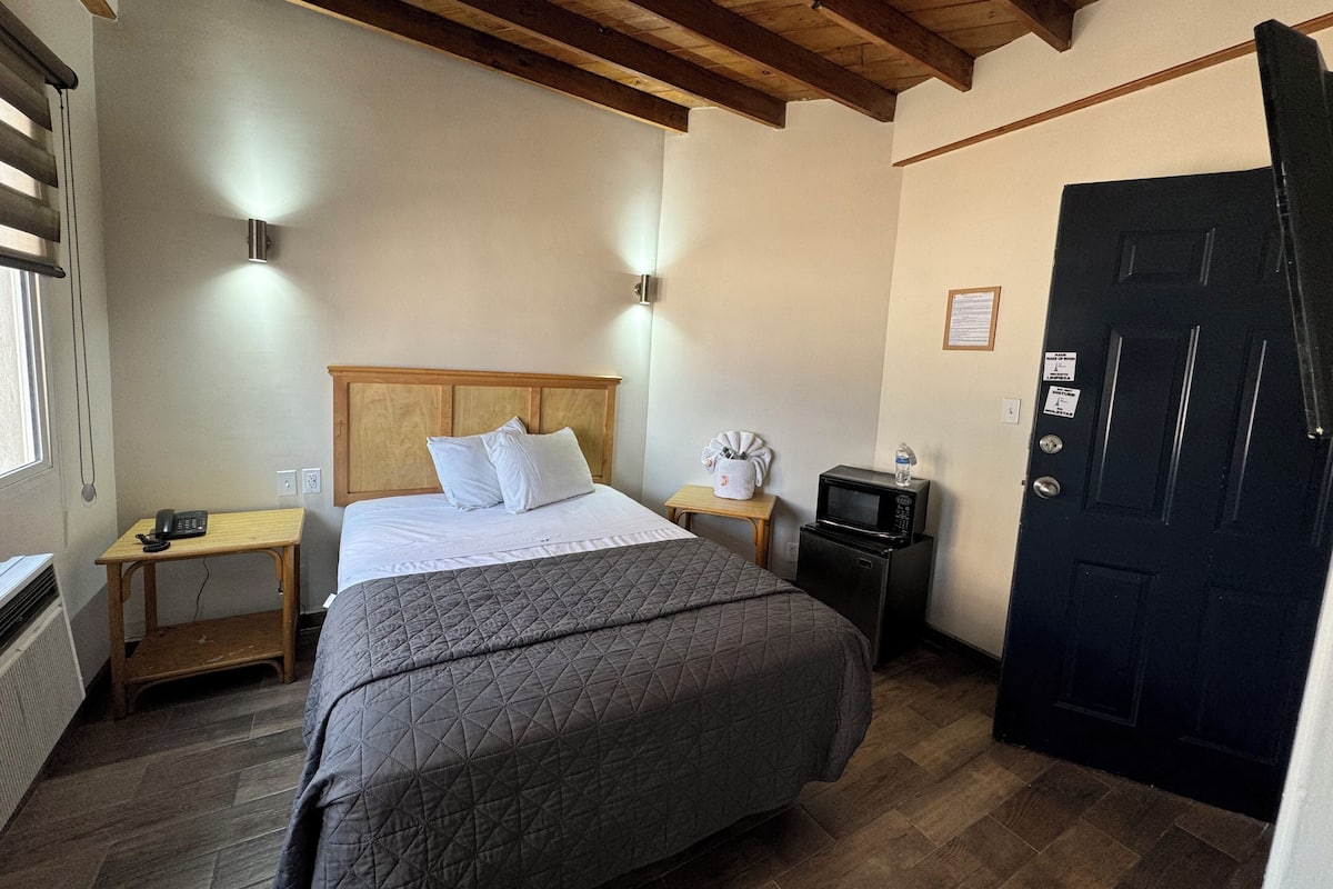 In-room safe, free WiFi, bed sheets
