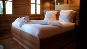 Cabin | Premium bedding, individually decorated, individually furnished