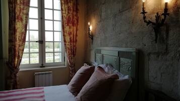 Triple Room, Ensuite, River View (Chambre Aigue Marine) | 2 bedrooms, soundproofing