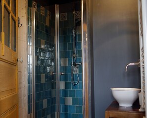 Tweepersoonskamer, en-suite badkamer, uitzicht op rivier (Chambre Jaune de Naples) | Badkamer