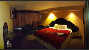 Tabla de planchar con plancha, camas extra, wifi gratis y ropa de cama