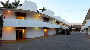 A modern hotel with a symmetrical facade, multiple balconies, and a central courtyard. - Hotel Yori (Cajeme)