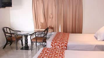 Tabla de planchar con plancha, camas extra, wifi gratis y ropa de cama