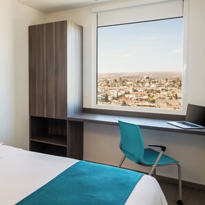 Hypo-allergenic bedding, down comforters, in-room safe, desk - One Durango (Durango)