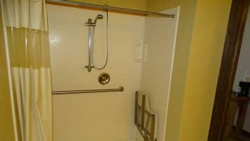 Single Room, 1 King Bed | Bathroom shower
