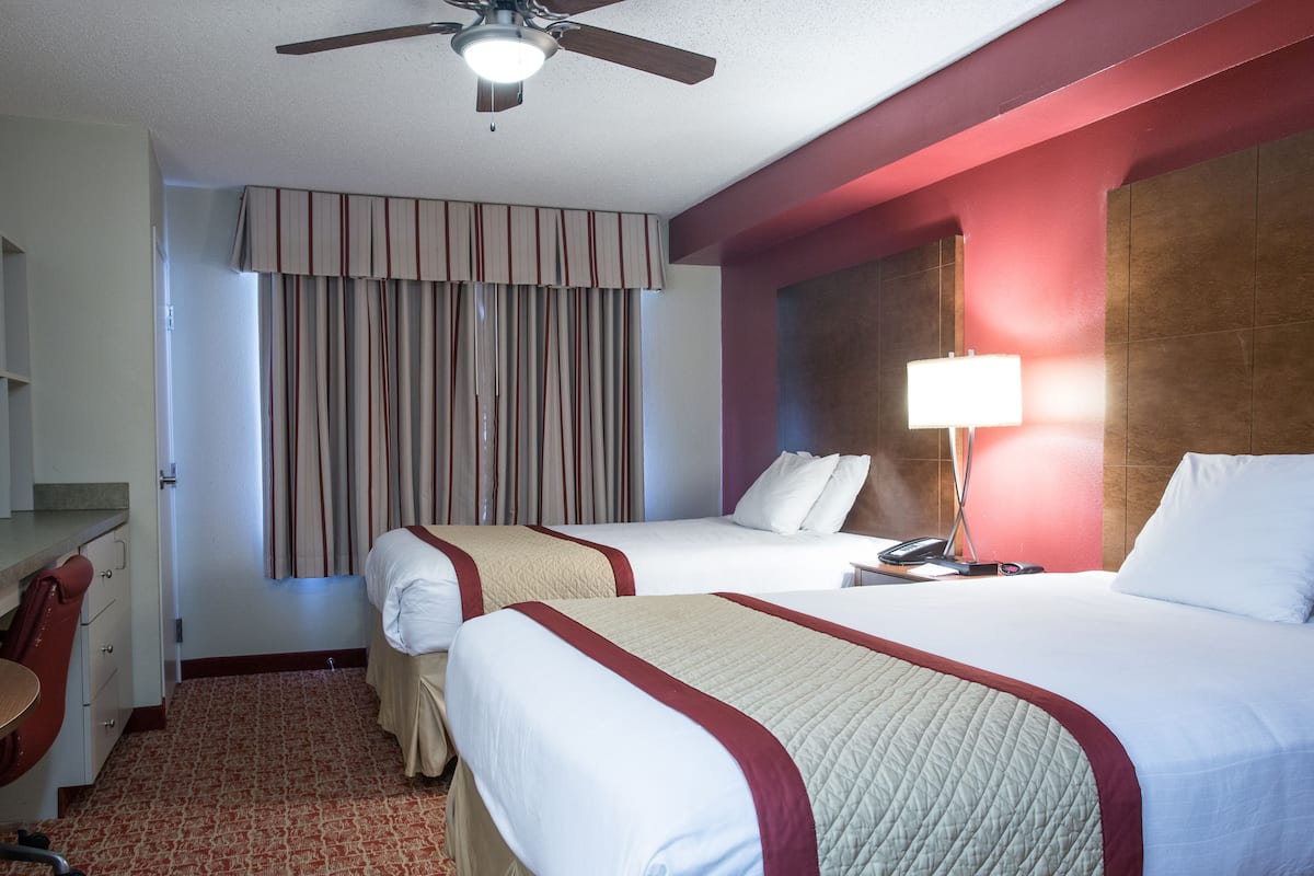 Suite, 2 camas Queen size | Escritorio, tabla de planchar con plancha, camas extra y wifi gratis