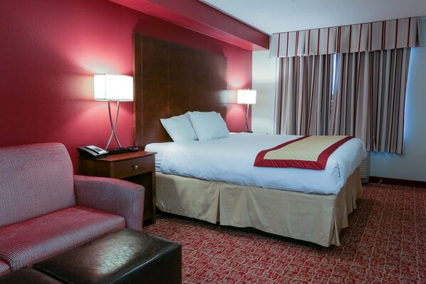 Suite, 1 King Bed | Desk, iron/ironing board, rollaway beds, free WiFi