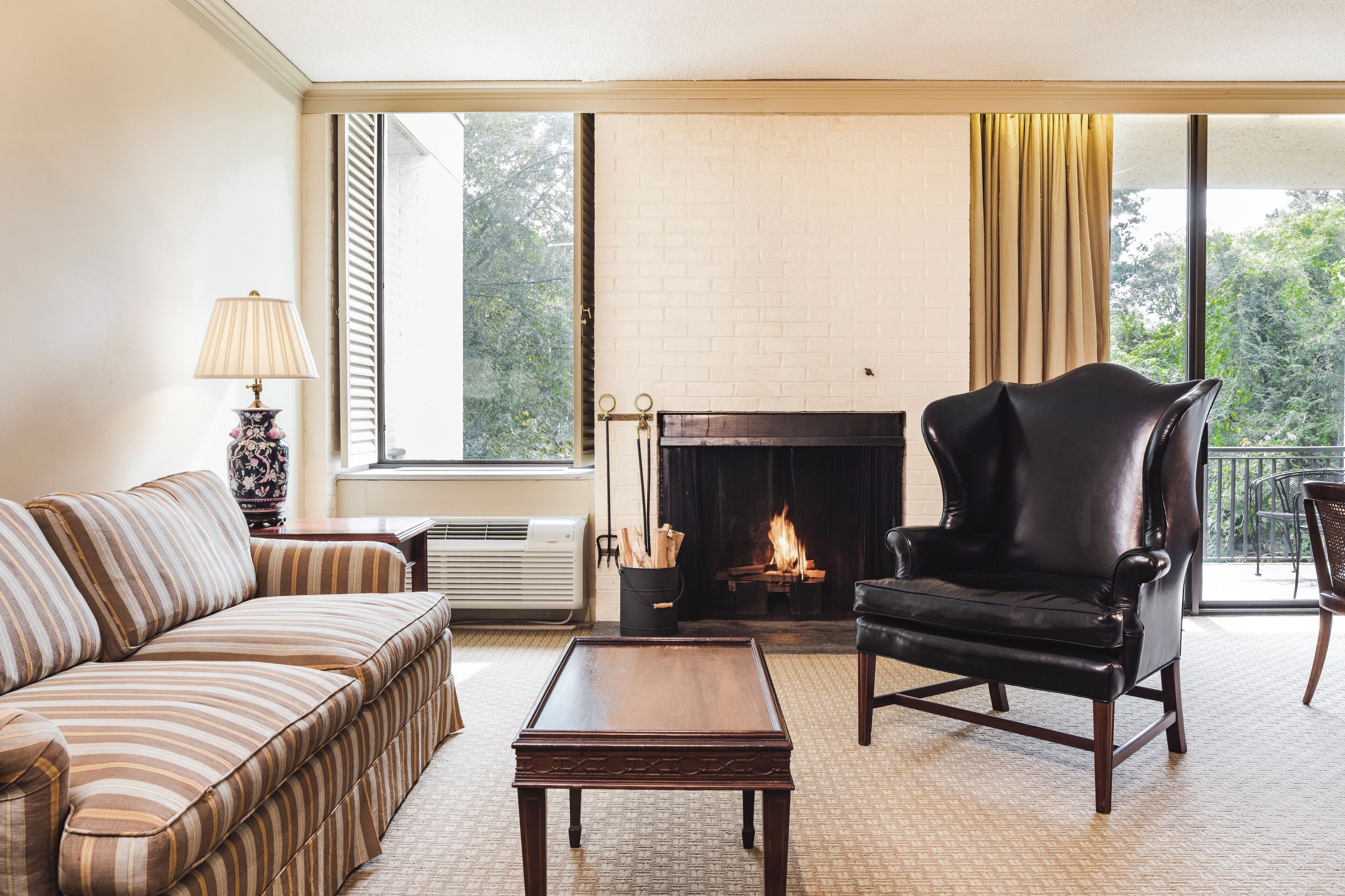 premium bedding, pillow-top beds, in-room safe, desk