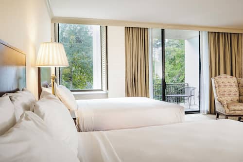 Ropa de cama de alta calidad y camas con pillow-top