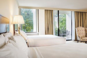 Premium bedding, pillowtop beds, in-room safe, desk