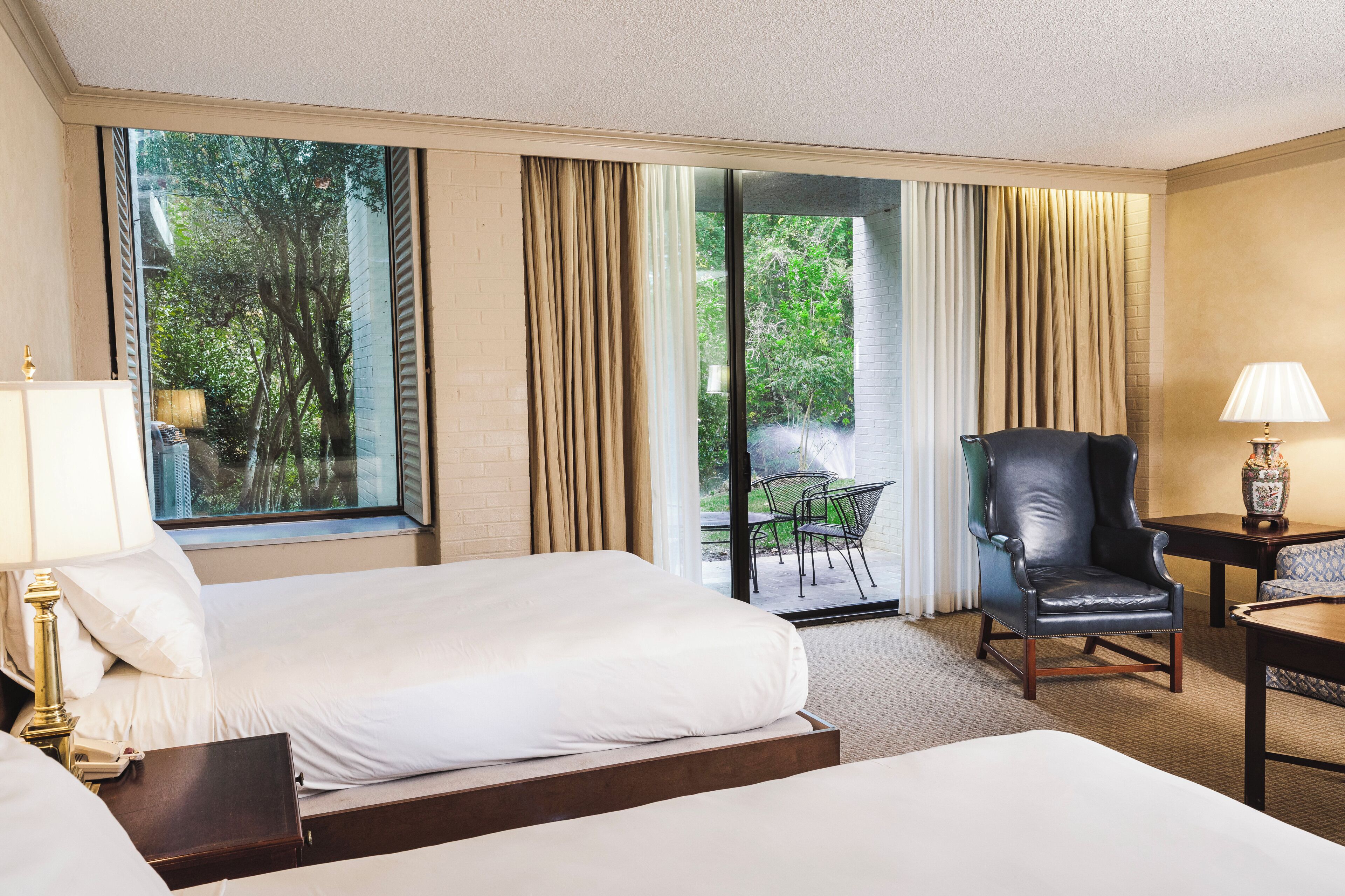 premium bedding, pillow-top beds, in-room safe, desk