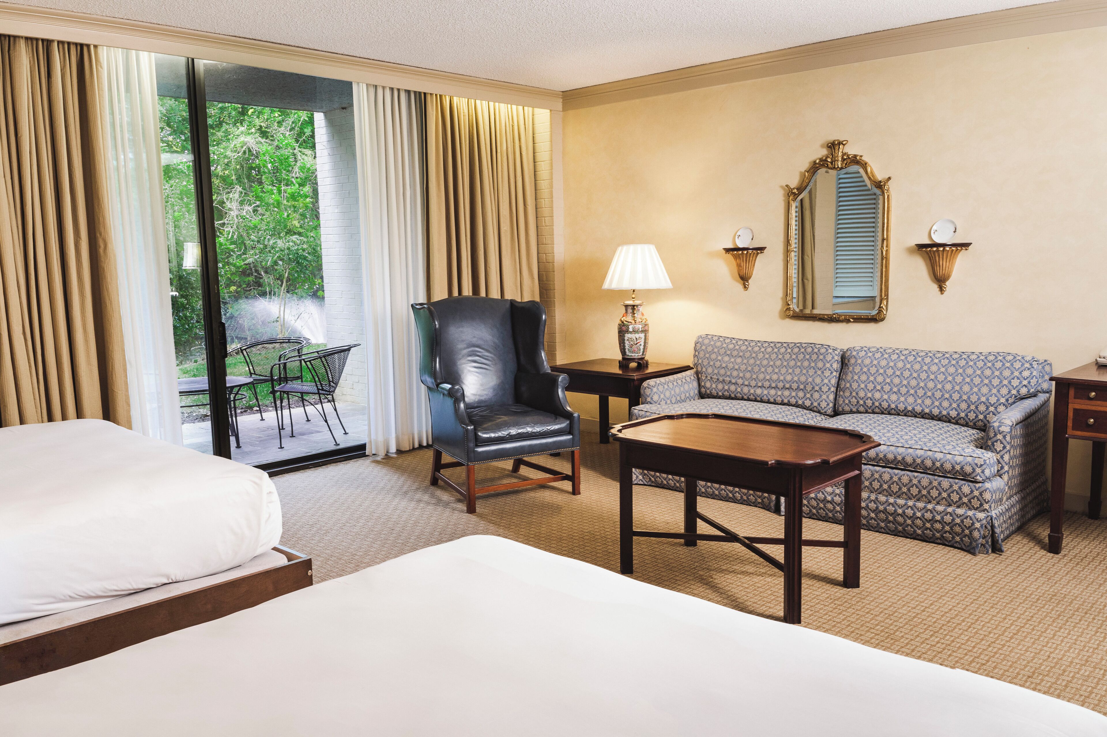 premium bedding, pillow-top beds, in-room safe, desk