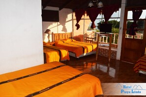 Quarto quádruplo | Wi-Fi de cortesia, acesso para cadeiras de rodas