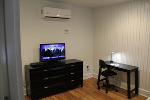 标准房, 1 张大床, 无烟房, 冰箱和微波炉 (historic property) | 隔音、免费 WiFi