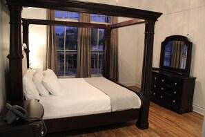 Standard Room, 1 King Bed, Refrigerator & Microwave, River View (historic property) | Soundproofing, free WiFi - The Inn on the River (Donaldsonville)