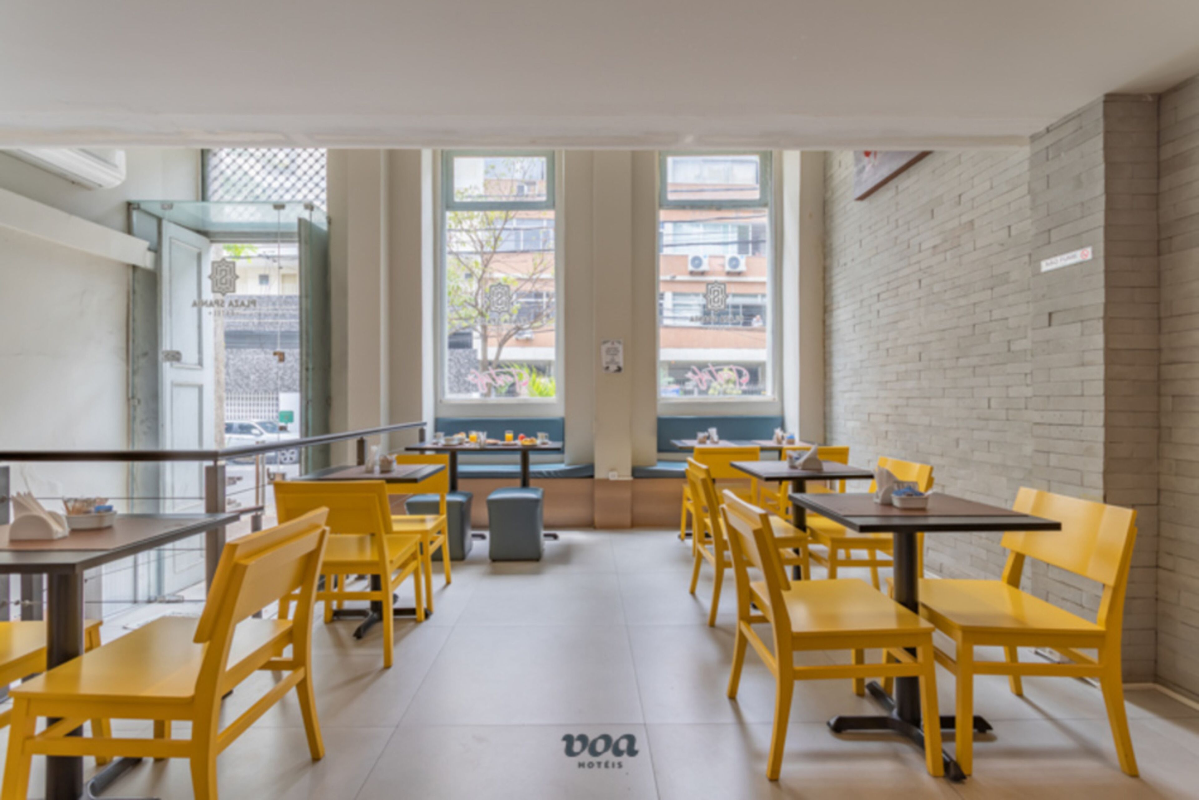 daily buffet breakfast (brl 28 per person)