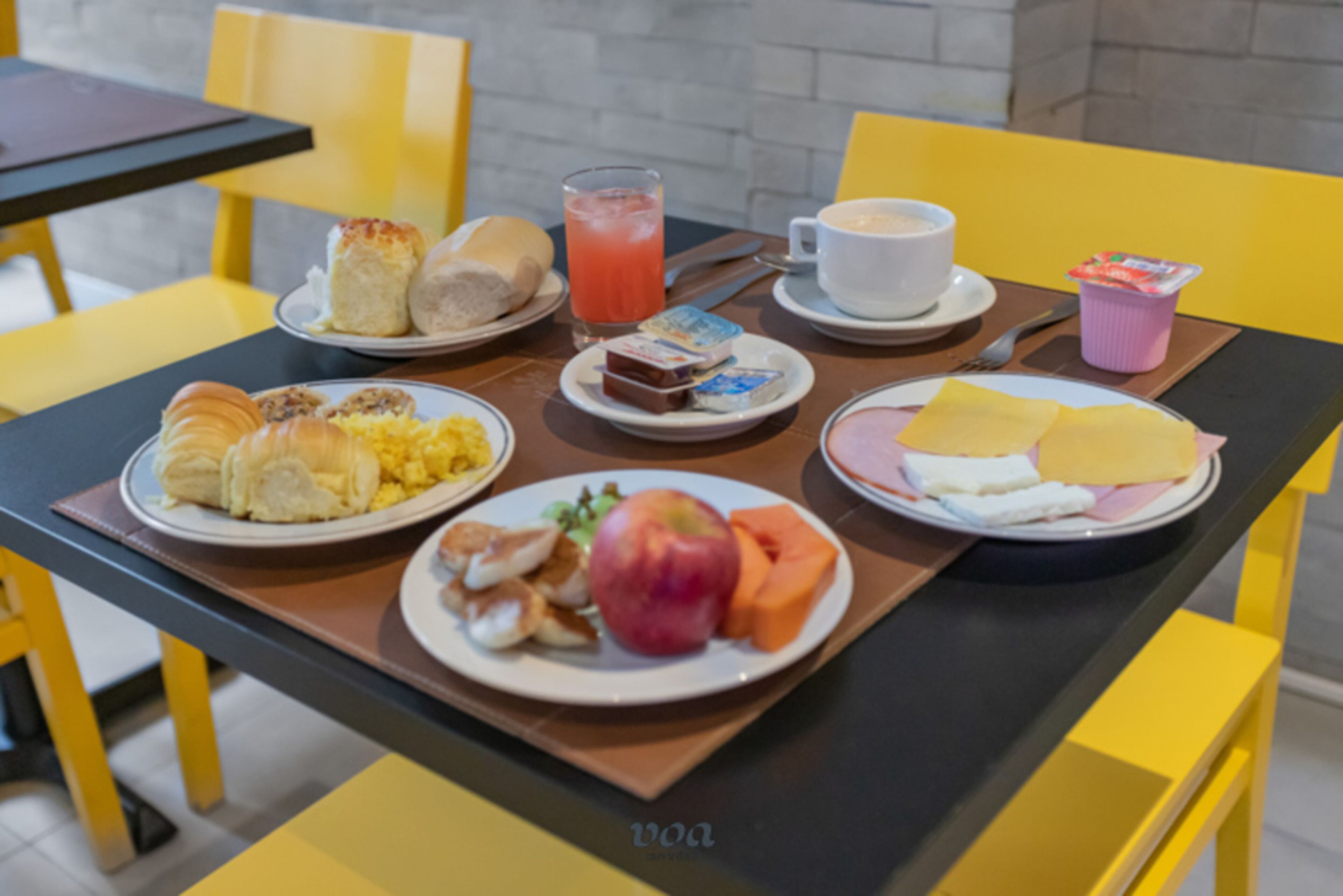 daily buffet breakfast (brl 28 per person)
