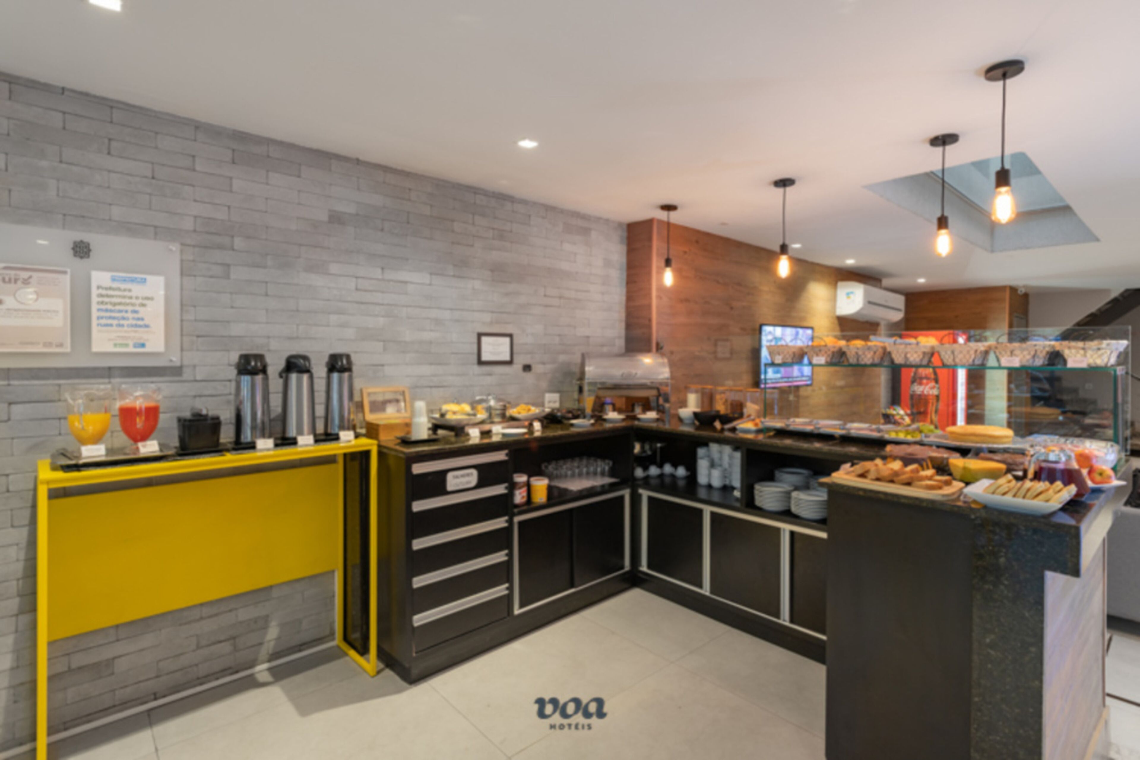 daily buffet breakfast (brl 28 per person)