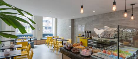 Petit déjeuner buffet (35 BRL par personne)