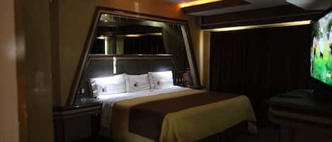 Standard Suite, 1 King Bed | 1 bedroom, free WiFi