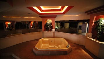 Suite Deluxe, 1 très grand lit | Baignoire à jets