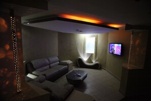Flat-screen TV, DVD player - Motel Mediterraneo (Mexicali)