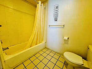 Habitación | Baño | Ducha y bañera combinadas y artículos de higiene personal gratuitos