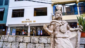 Vista frontal de la propiedad