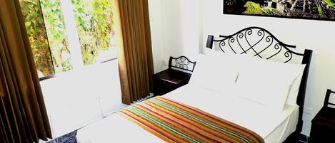 Habitación panorámica doble, 1 cama doble, vistas a la montaña | Wifi gratis