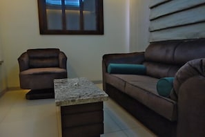 Standard Suite, 1 King Bed | Premium bedding, soundproofing, free WiFi