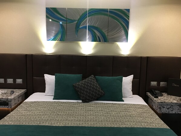 Standard Suite, 1 King Bed | Premium bedding, soundproofing, free WiFi - Motel Marche (Mexicali)