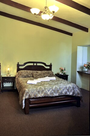 Enkeltrom | Sengetøy av topp kvalitet, safe på rommet og barnesenger (inkludert)