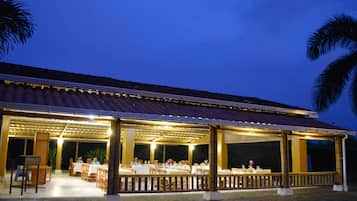 Breakfast, lunch, dinner served; international cuisine, garden views