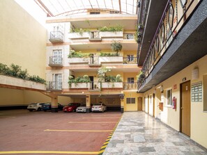 Free self-parking - Hotel Santa María (Mexico City)