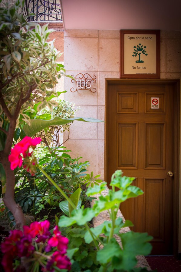 Exterior - Hotel Santa María (Mexico City)