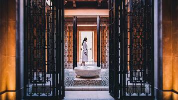 Couples treatment room(s), sauna, hot tub, body treatments, hydrotherapy