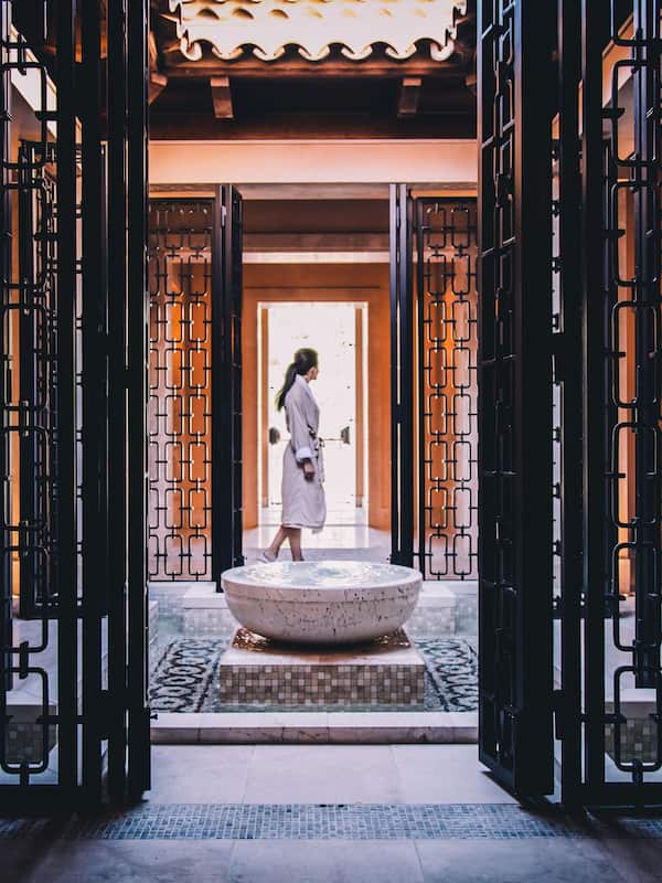 Couples treatment rooms, sauna, hot tub, body treatments, hydrotherapy