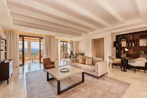 Grand Suite | Premium bedding, pillowtop beds, free minibar, in-room safe - Cap Vermell Grand Hotel (Capdepera)