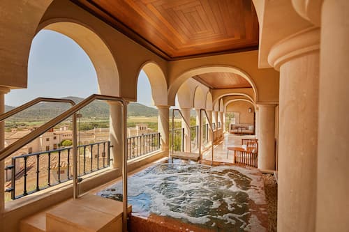 Private spa tub