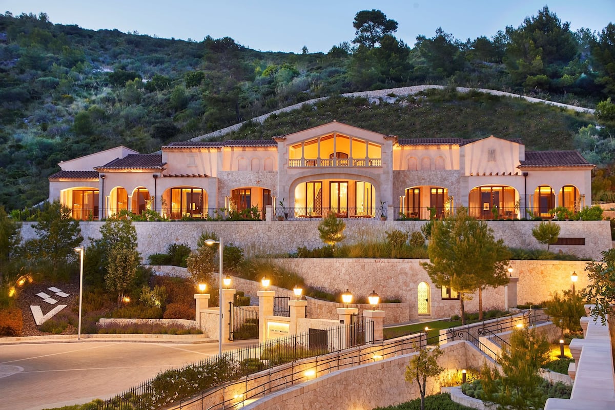 couples treatment room(s), sauna, hot tub, body treatments, hydrotherapy